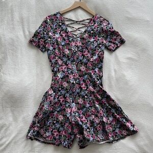 Vintage Floral Romper with Pearl Buttons - Size M